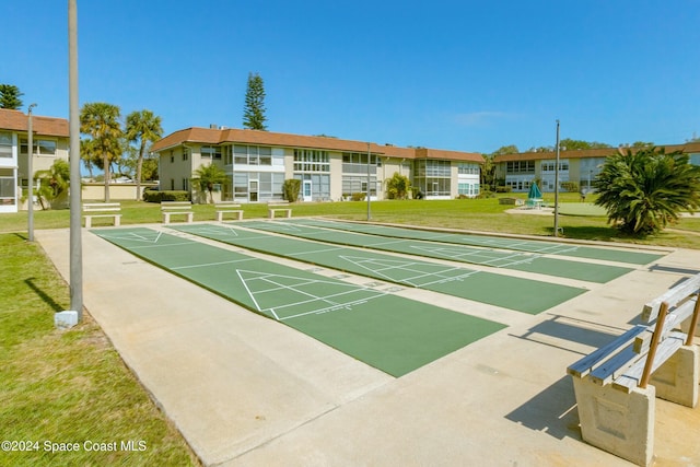 view of property's community featuring a yard