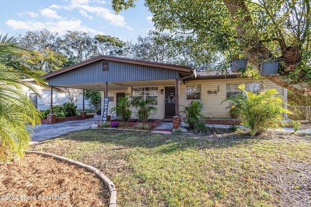 view of front of house featuring a front lawn and a carport