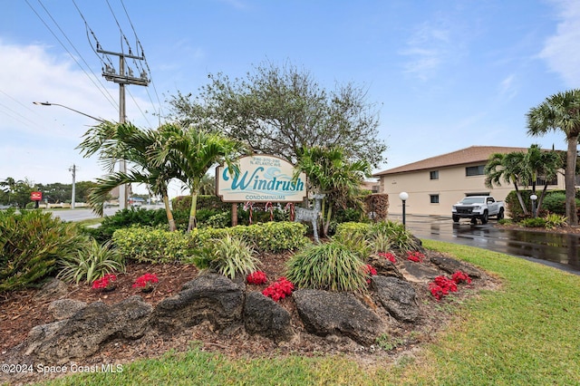 view of community / neighborhood sign