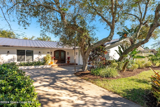 view of front of property