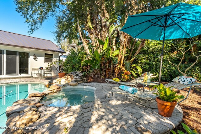 401 S Palm Ave, Indialantic, FL 32903 - view of swimming pool with a patio and a pool with connected hot tub