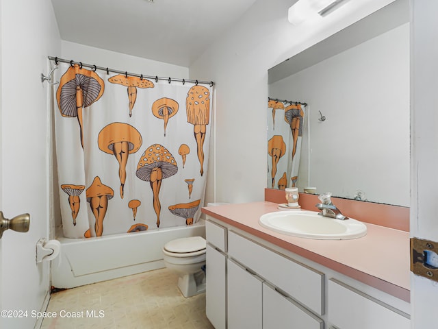 full bathroom with shower / tub combo with curtain, vanity, and toilet