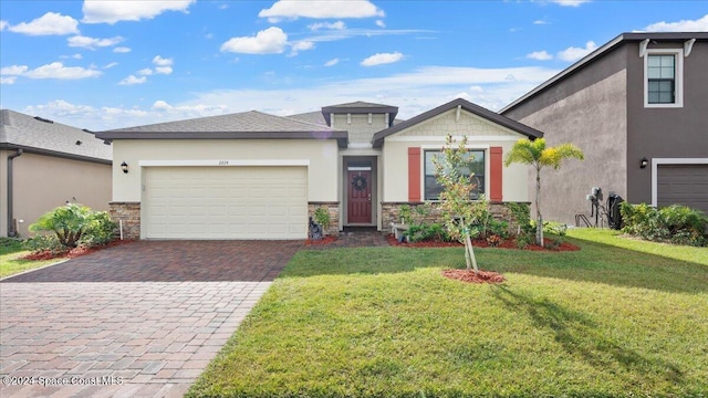 view of front of house featuring a garage and a front yard