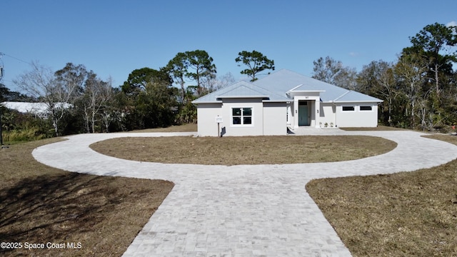 view of front of home with a front lawn