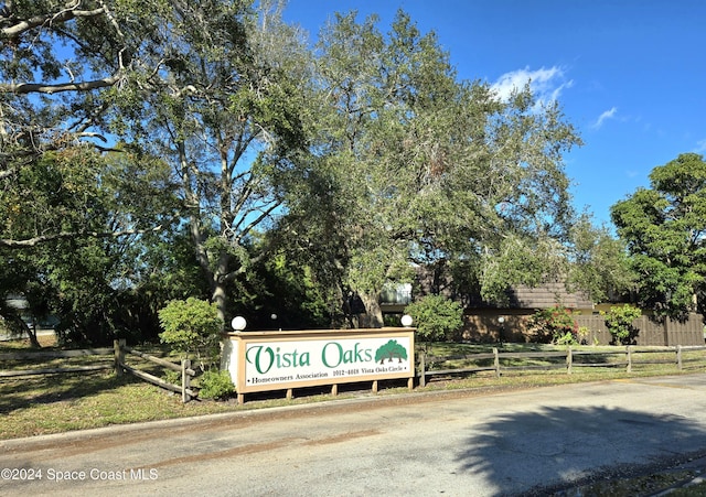 view of community / neighborhood sign