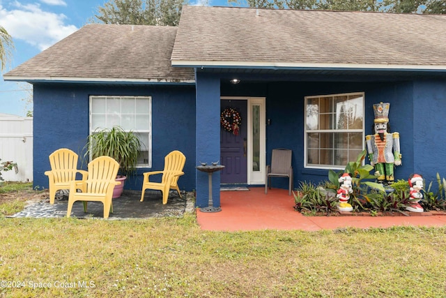 view of front facade with a front yard and a patio