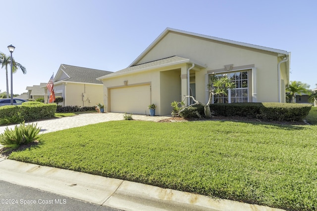 view of front of house featuring a front yard and a garage