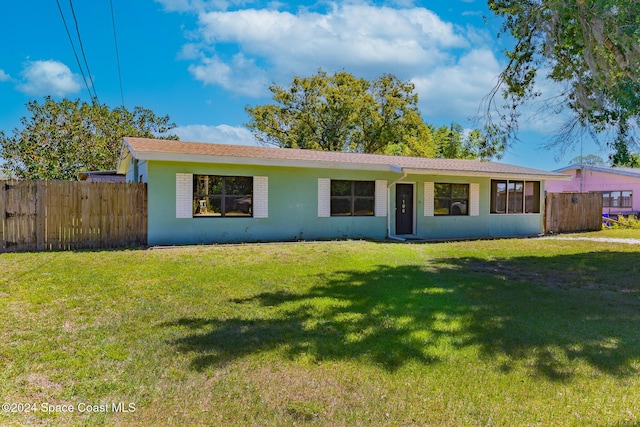 ranch-style home with a front yard