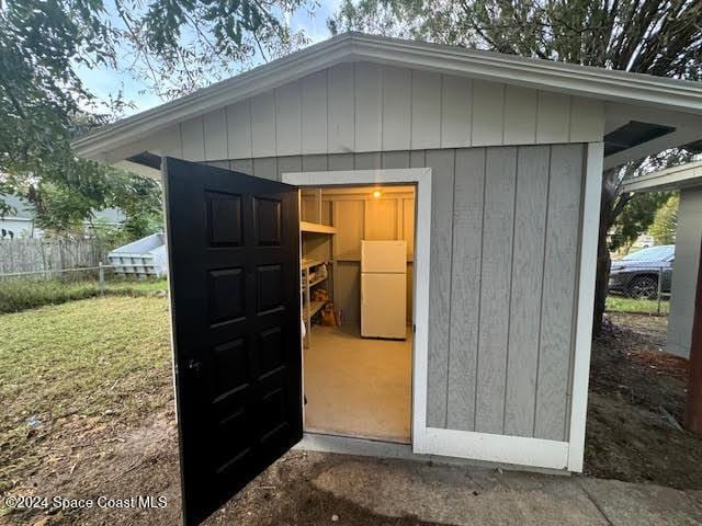 view of outbuilding