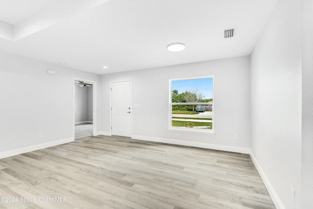 empty room with light hardwood / wood-style flooring and ceiling fan