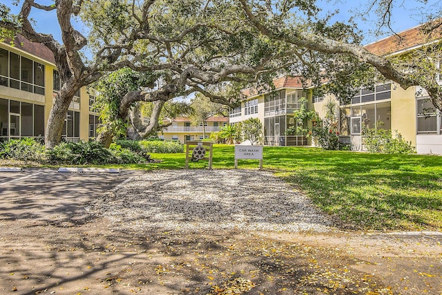 view of property's community featuring a yard