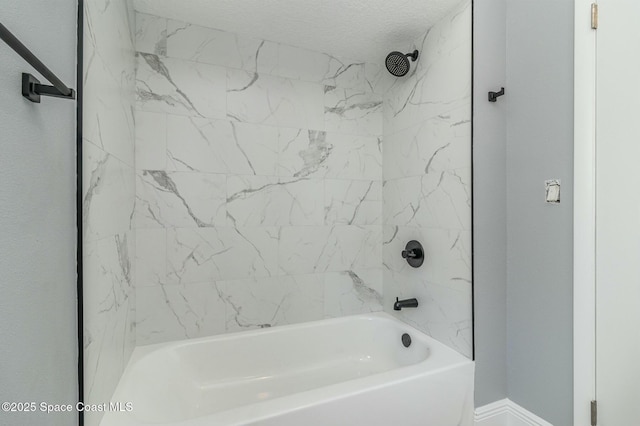 bathroom with tiled shower / bath combo