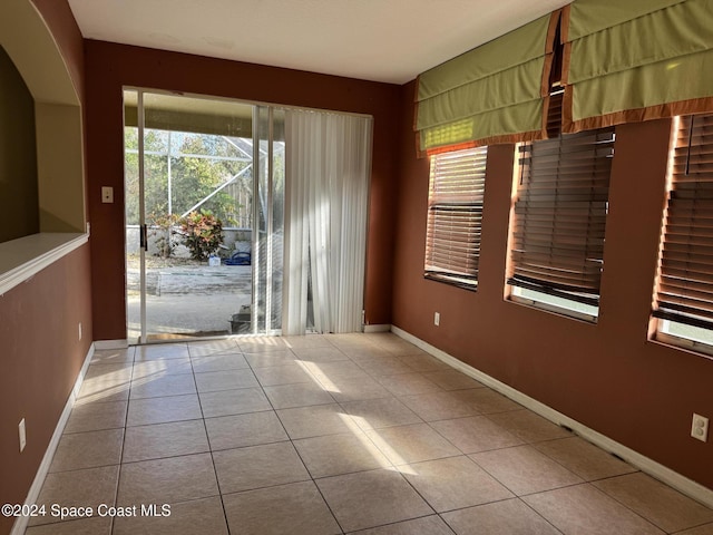 spare room featuring light tile patterned flooring