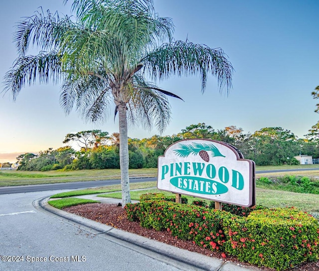 view of community / neighborhood sign