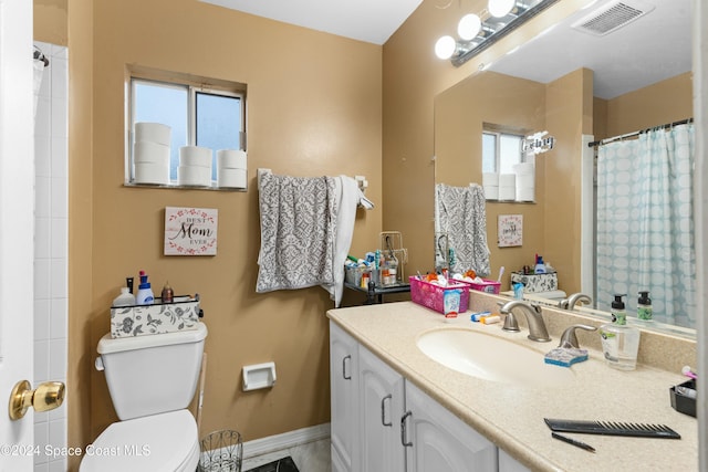 bathroom featuring a shower with curtain, vanity, and toilet