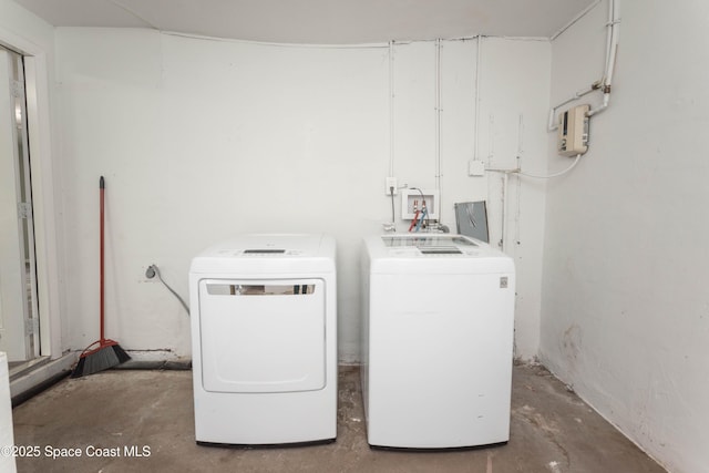 clothes washing area with washing machine and clothes dryer