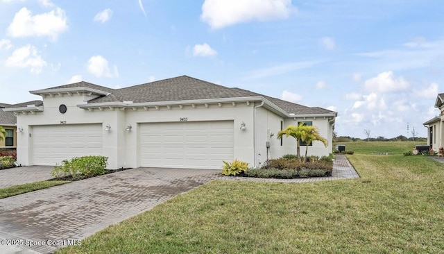 view of front facade featuring a garage and a front yard