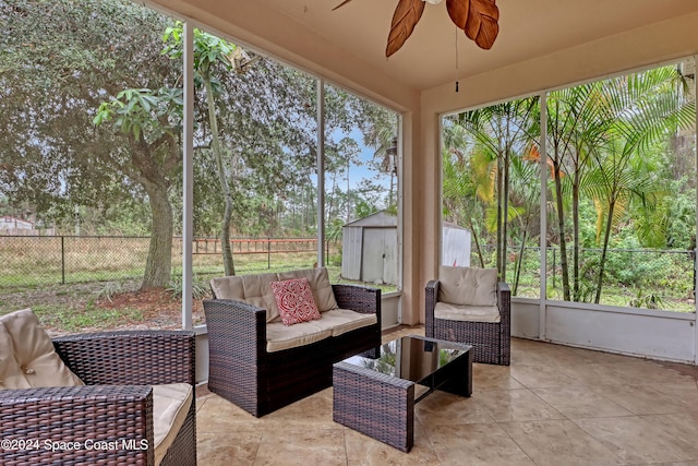 sunroom with ceiling fan