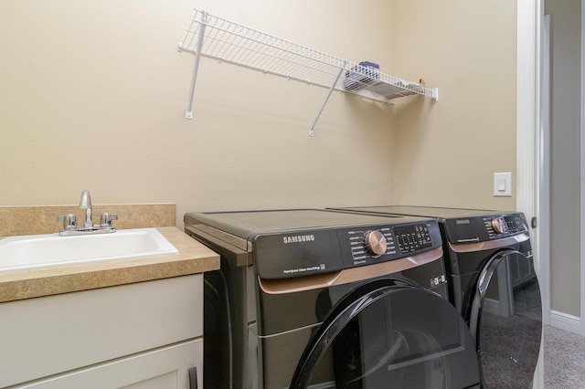 laundry room featuring washer and clothes dryer and sink