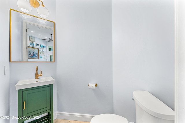 bathroom featuring vanity, toilet, and ceiling fan