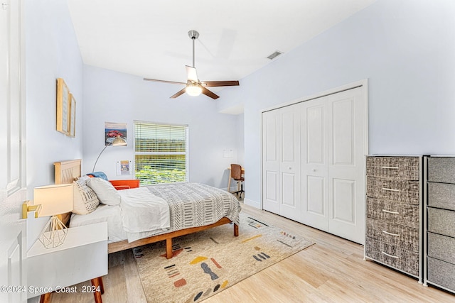 bedroom with light wood-type flooring, a closet, and ceiling fan