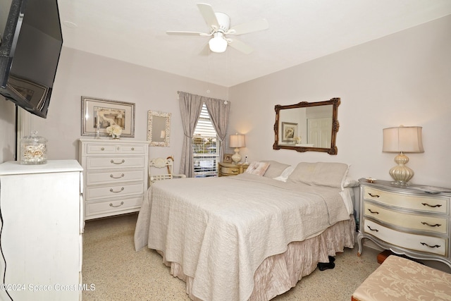 bedroom featuring ceiling fan