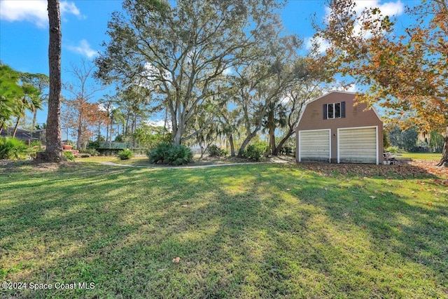 view of yard with an outbuilding and a garage