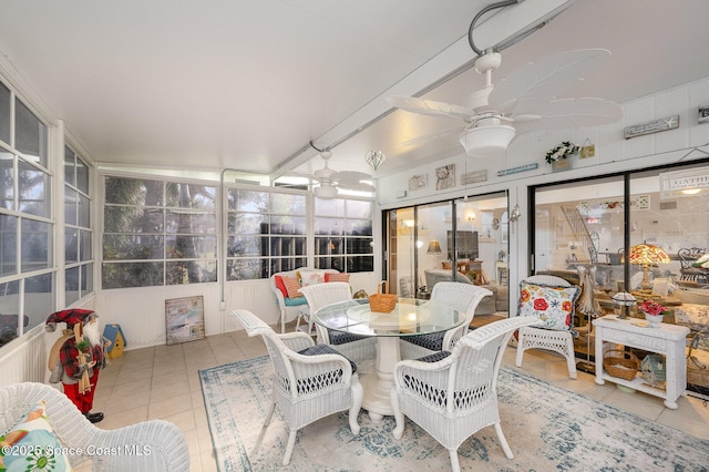 sunroom with ceiling fan