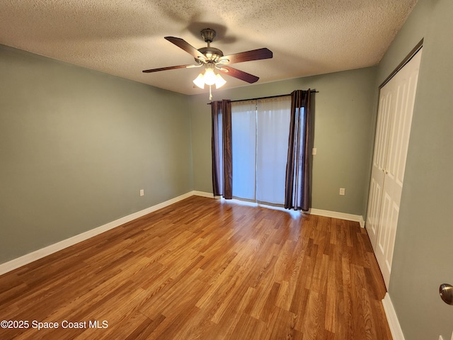 unfurnished room featuring a textured ceiling, light hardwood / wood-style flooring, and ceiling fan