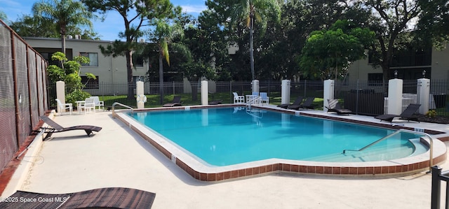 view of swimming pool featuring a patio