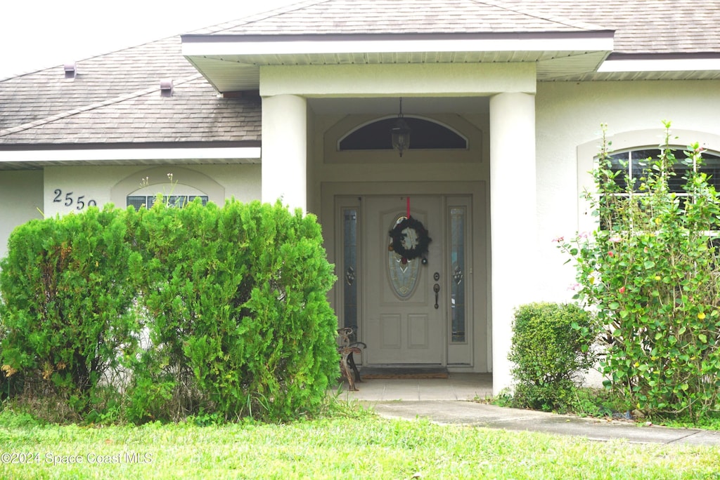 view of exterior entry