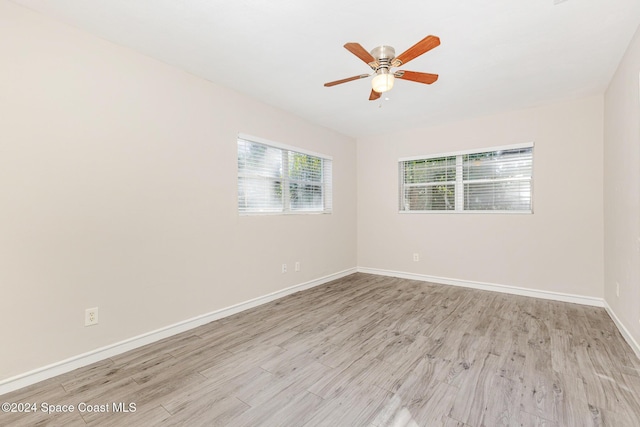 unfurnished room featuring light hardwood / wood-style floors and ceiling fan