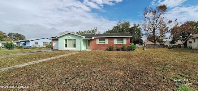 single story home with a front yard