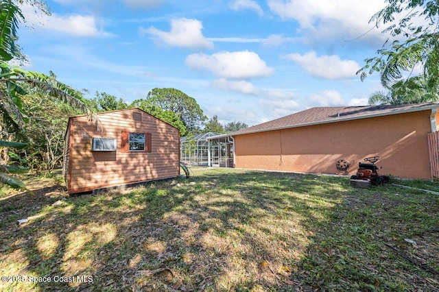 view of yard with a lanai