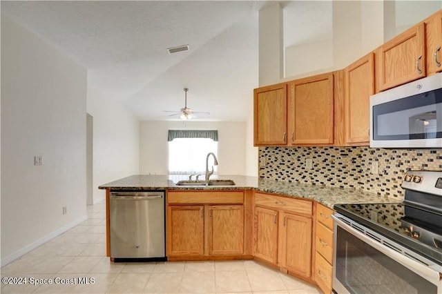 kitchen with kitchen peninsula, appliances with stainless steel finishes, tasteful backsplash, ceiling fan, and sink