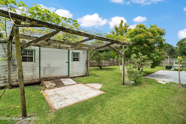 view of yard featuring a patio area and a pergola