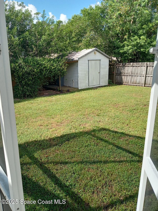 view of yard with a storage unit