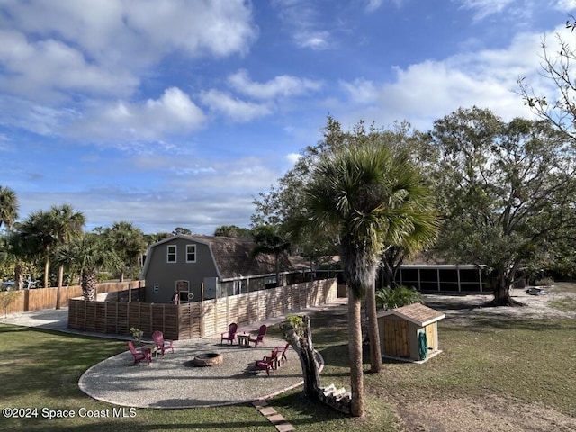 view of yard featuring a fire pit