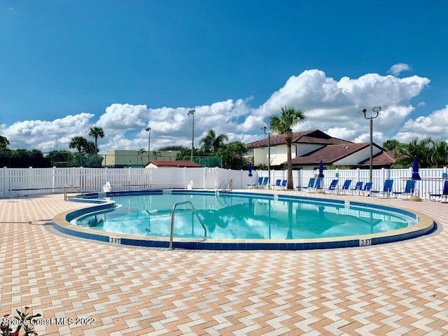 view of swimming pool