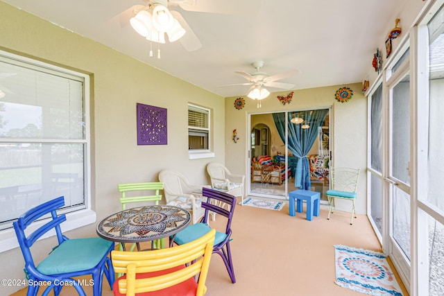 sunroom with ceiling fan