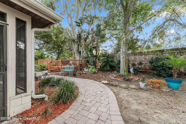 view of yard featuring a patio area