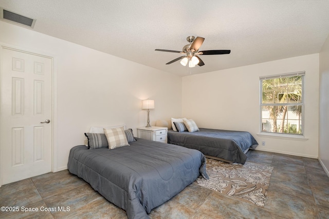 bedroom featuring ceiling fan and a textured ceiling