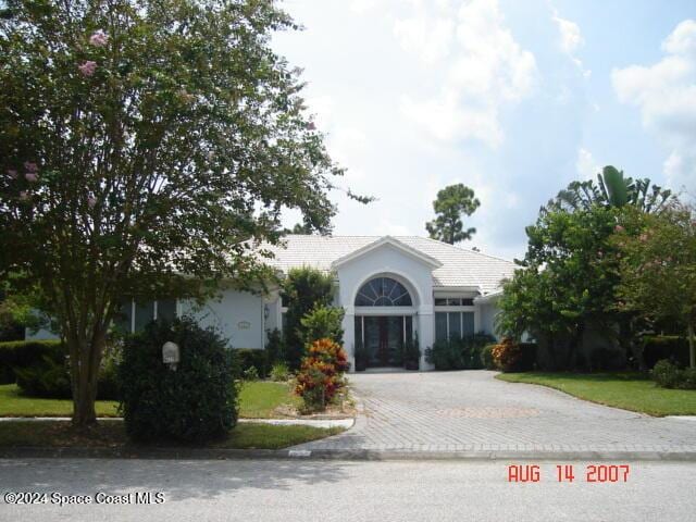 view of front of property