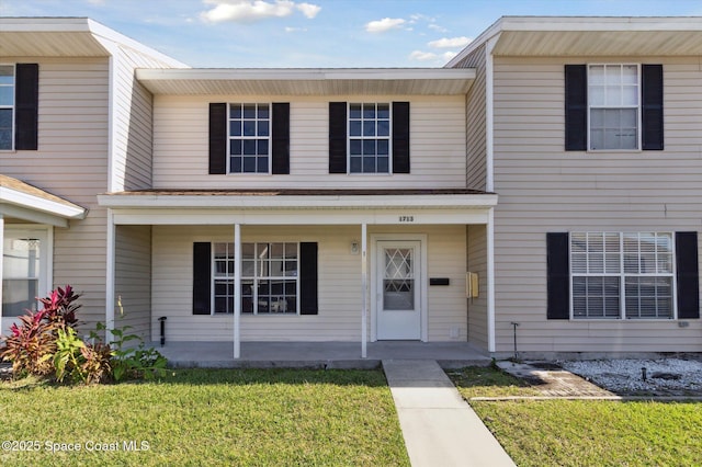 view of front facade featuring a front lawn