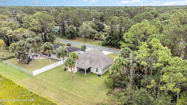 birds eye view of property featuring a wooded view