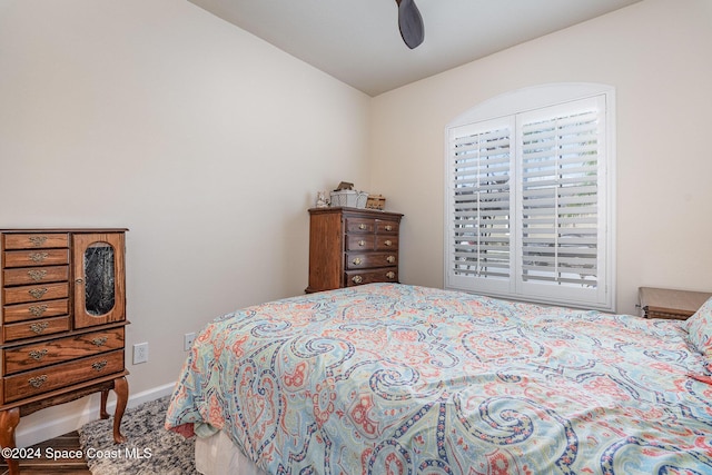 bedroom with ceiling fan