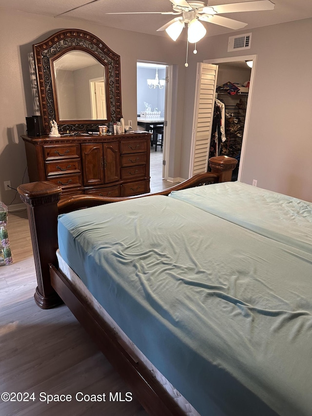 bedroom with light wood-type flooring, a closet, and ceiling fan