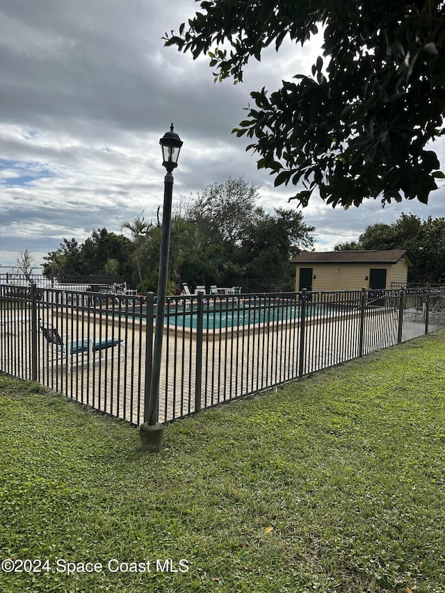 view of swimming pool featuring a lawn