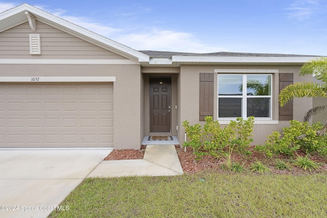 single story home featuring a garage