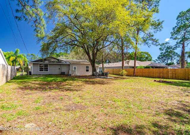 view of yard featuring a fenced backyard